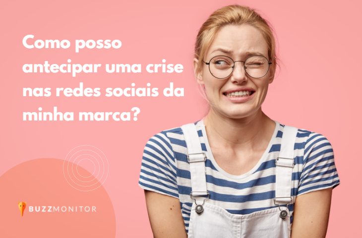 Como posso antecipar uma crise nas minhas redes sociais? Rapariga confusa