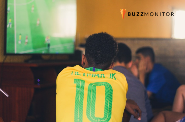 imagem de pessoa vestindo uma camisa de time