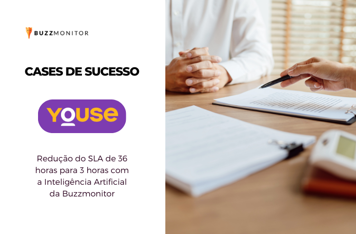 imagem de uma mesa de reunião com cadernos + a logomarca da Youse - marca que usou IA para reduzir o SLA de 36 para 6 horas, com a Buzzmonitor