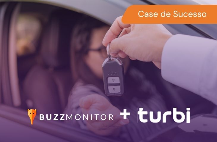 Pessoa recebendo a chave de um carro — case de sucesso Turbi e Buzzmonitor sobre redução de SLA no atendimento digital