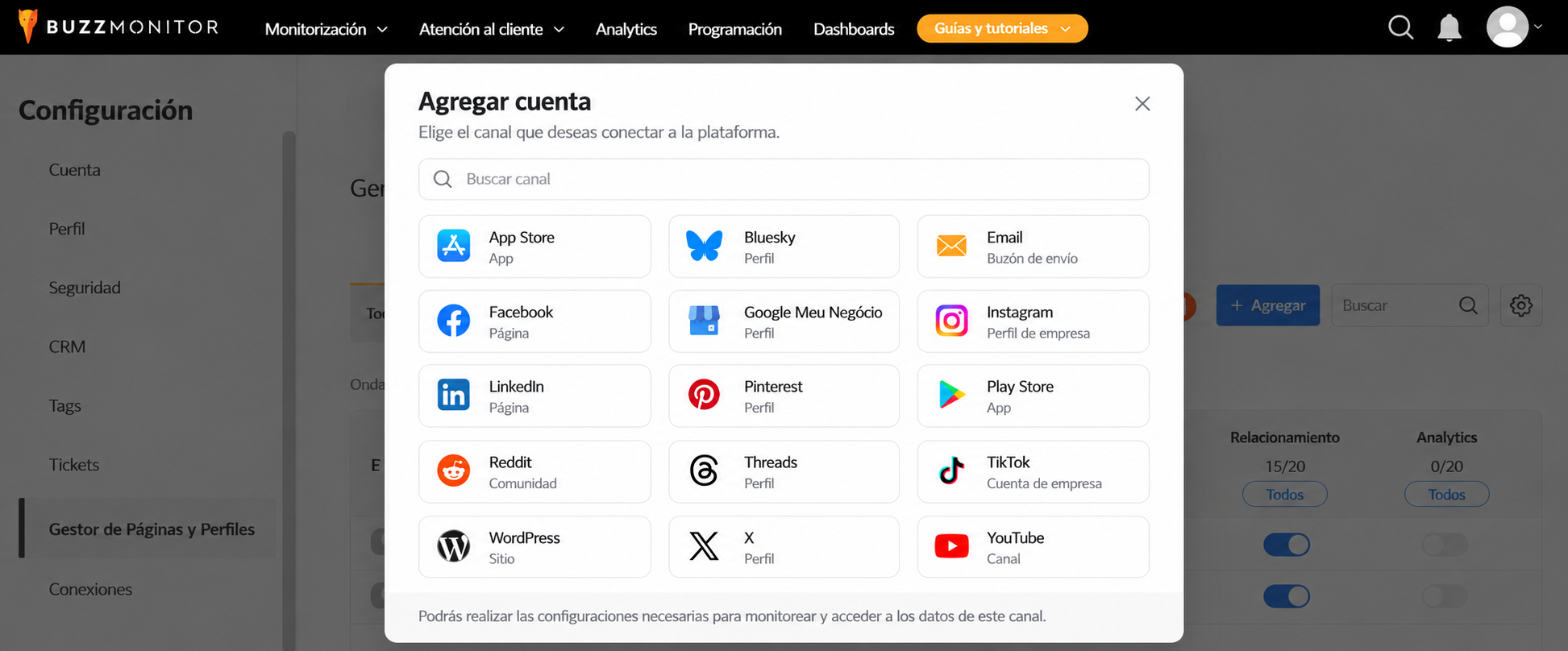 Nueva pantalla del Gestor de Páginas y Perfiles de Buzzmonitor con modal para agregar cuenta y logos de redes sociales organizados con ícono y nombre